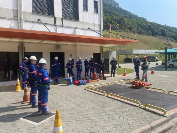 Colaboradores do CESAP passam por treinamentos em ergonomia, espaço confinado e trabalho em altura